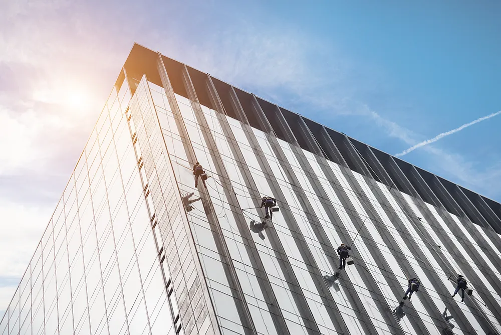 cleaner-clean-glass-building